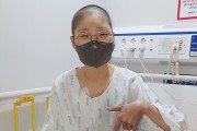 김재은 양은 지난 3일 서울대학교병원에서 항암치료를 받느라 온몸에 힘이 빠져있는 상태였지만 왼손으로 숫자 7을 그린 사진과 글을 본인 SNS 계정에 올렸다..jpg